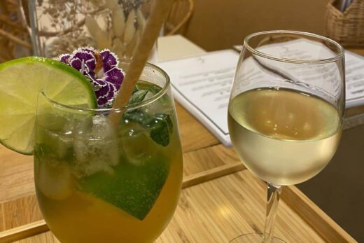 Une carte de vins et de cocktails raffinés